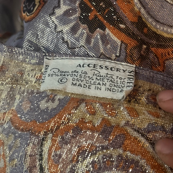 Vintage Oscar De La Renta wrap - Picture 4 of 5